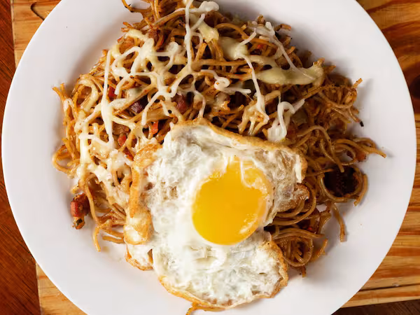 Macarrão na Chapa Com Bacon